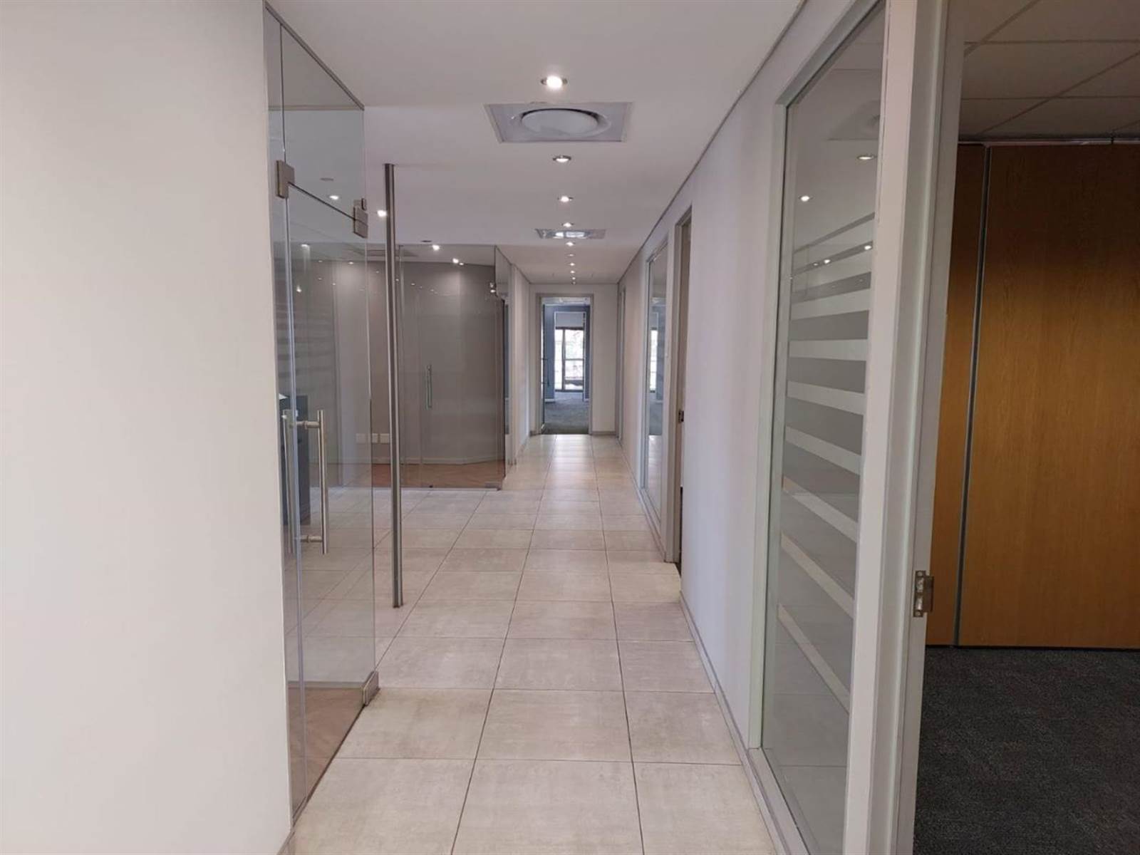 712  m² Commercial space in Bryanston photo number 16