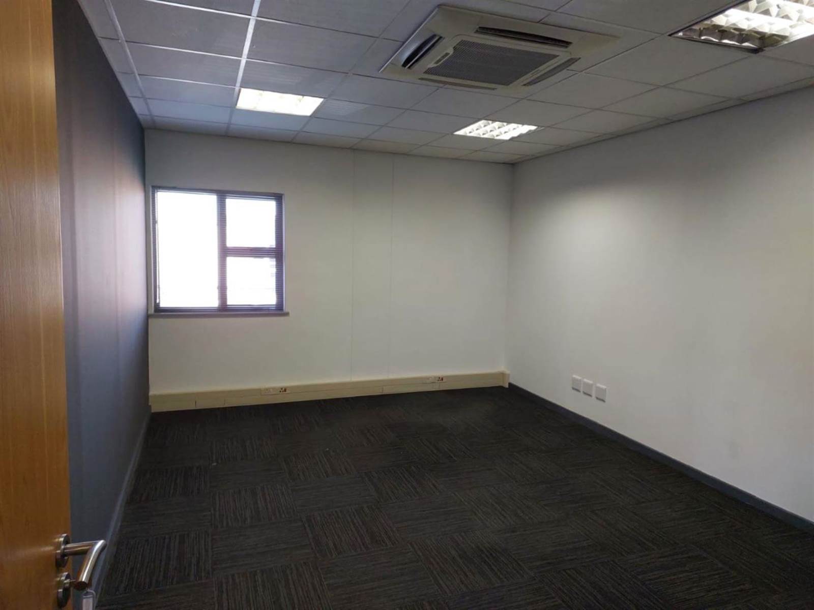 712  m² Commercial space in Bryanston photo number 21