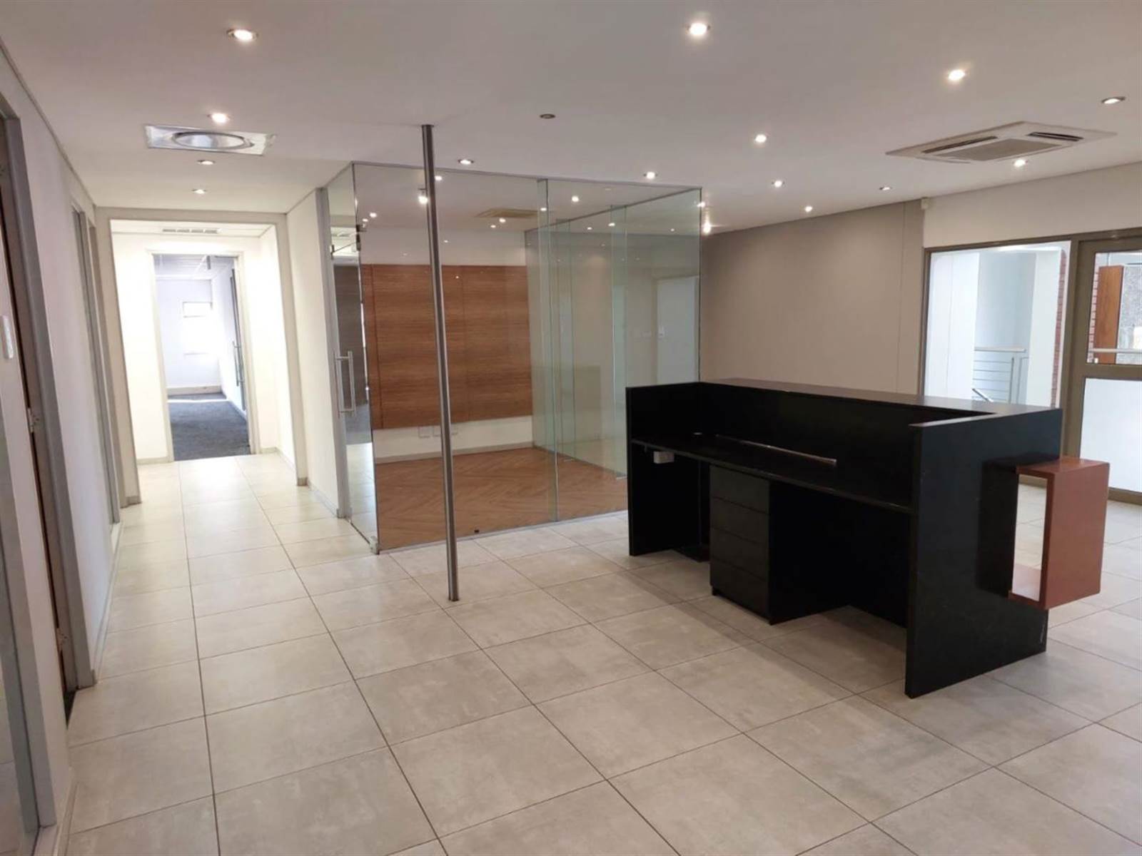 712  m² Commercial space in Bryanston photo number 2