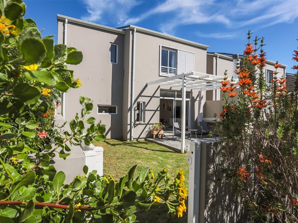 3 Bed Townhouse in Somerset Lakes