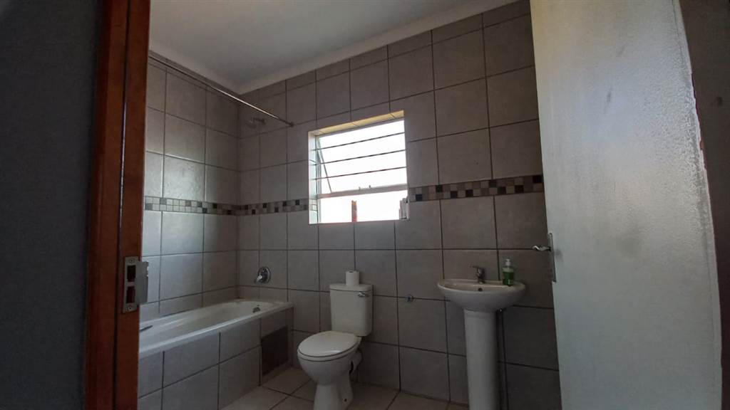 3 Bed House in Mangaung photo number 10