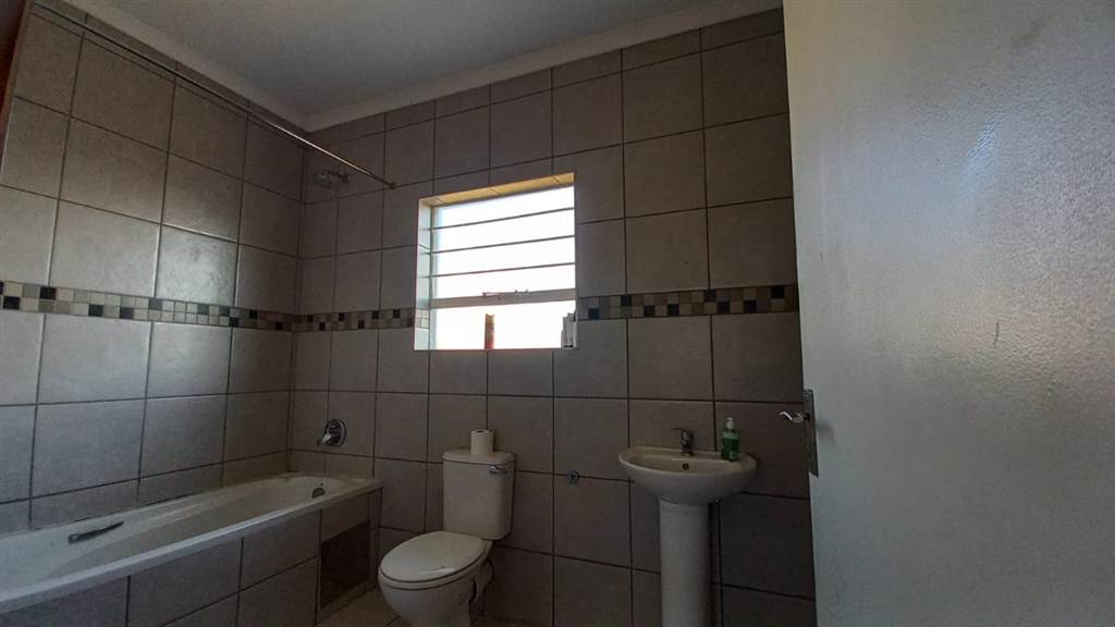3 Bed House in Mangaung photo number 11
