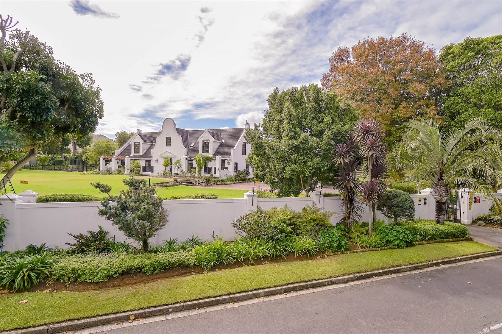 8 Bed House in Constantia photo number 1