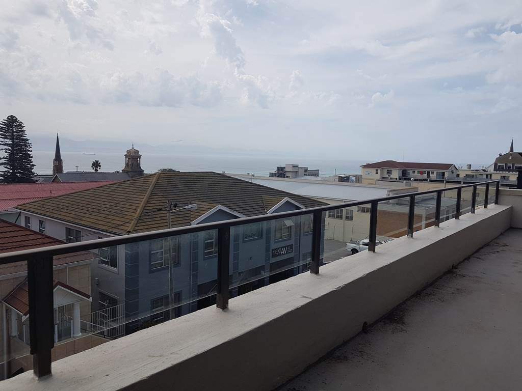 3 Bed Apartment in Mossel Bay Central photo number 4