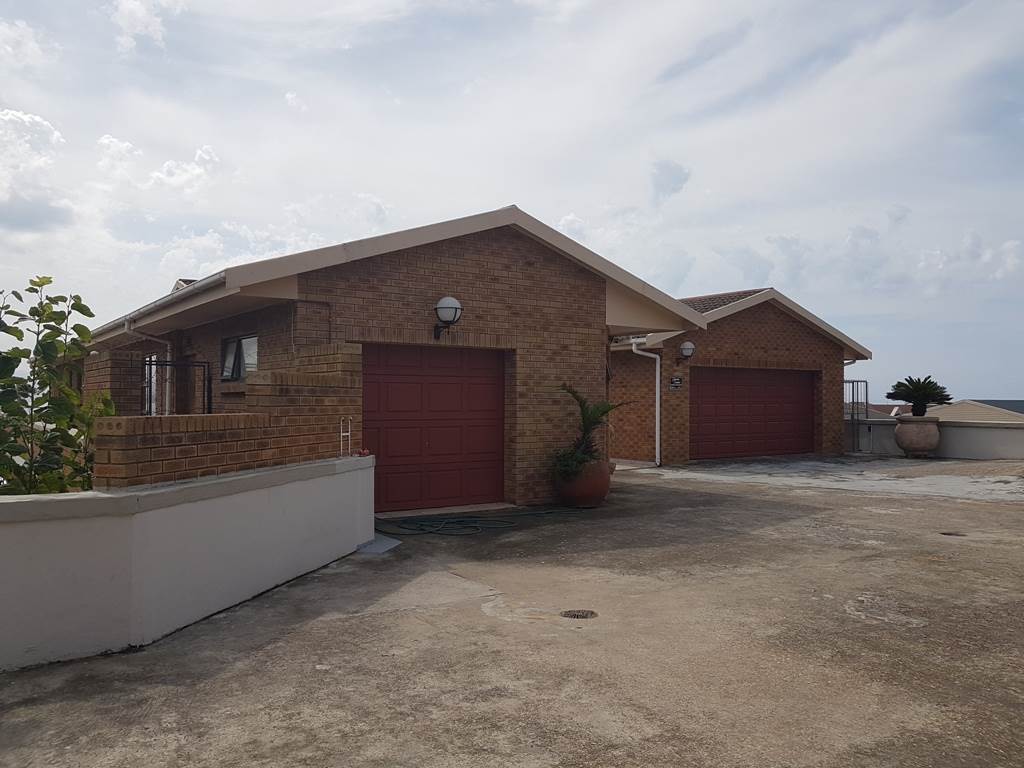 3 Bed Apartment in Mossel Bay Central photo number 1