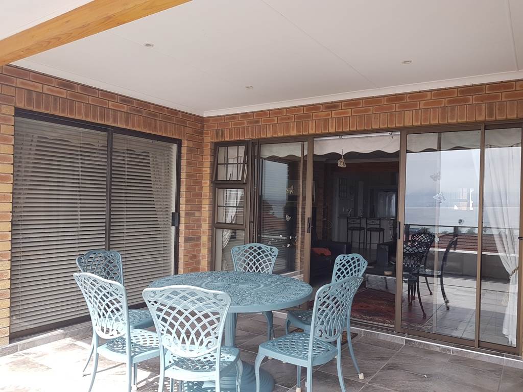 3 Bed Apartment in Mossel Bay Central photo number 9