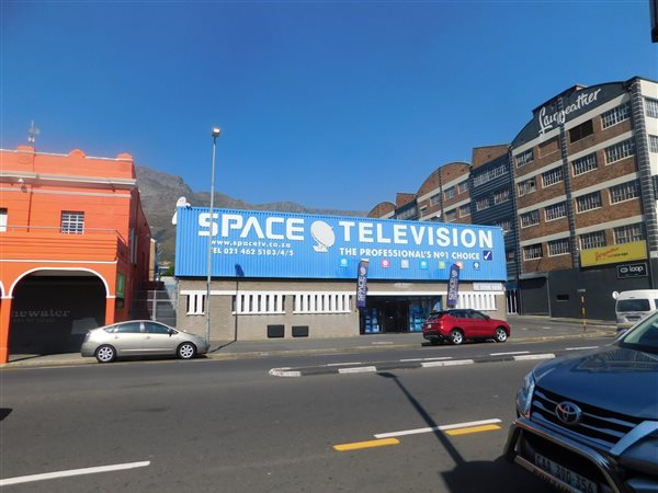 2100  m² Commercial space
