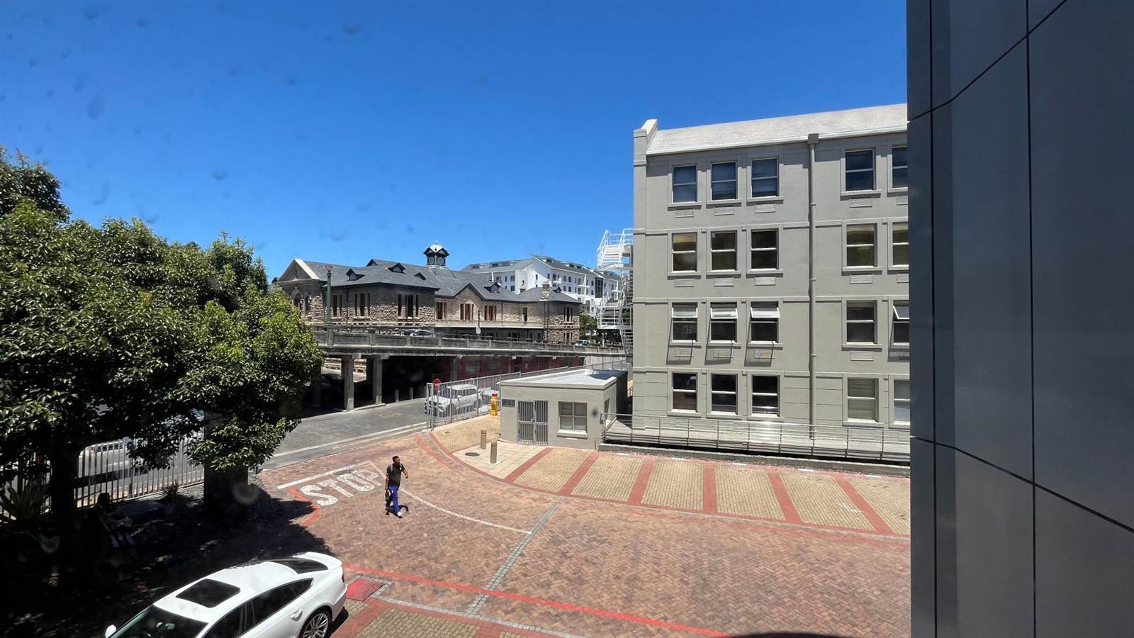 434  m² Office Space in Rondebosch photo number 1