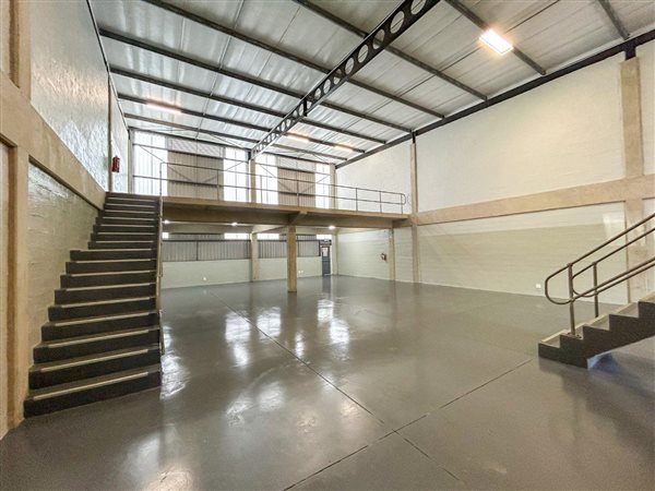 385  m² Industrial space