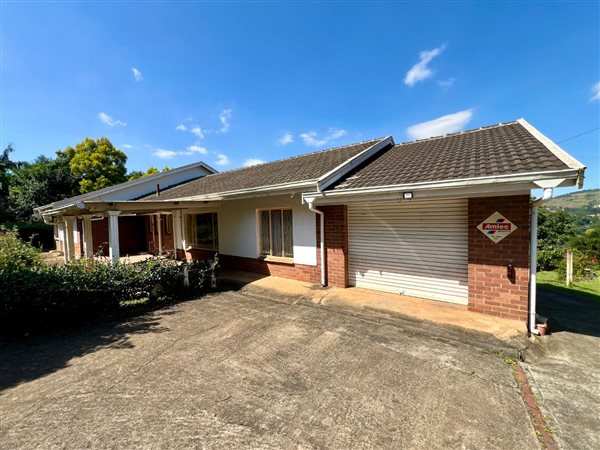 4 Bed House in Clarendon