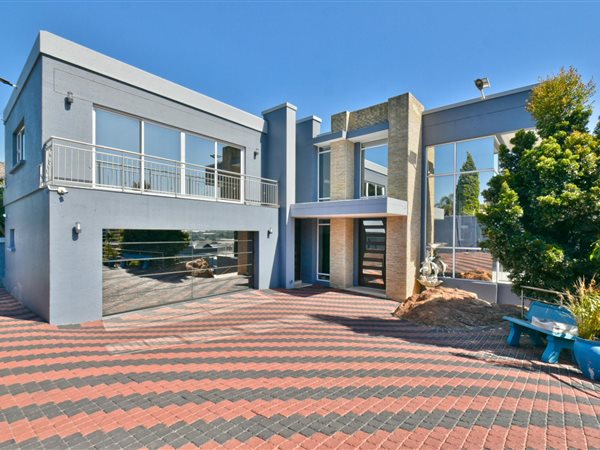 5 Bed House in Bassonia