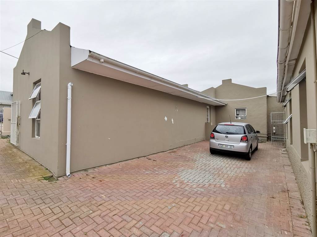 5 Bed House in St Georges Strand photo number 15