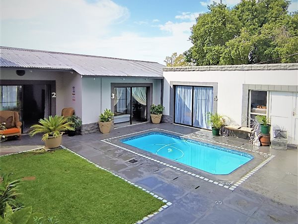 6 Bed House in Parys