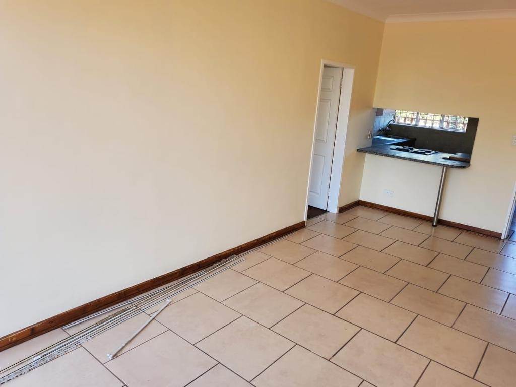 1.5 Bed Apartment in Brakpan Central photo number 9
