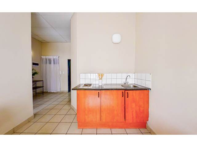 1 Bed Apartment in Booysens photo number 5