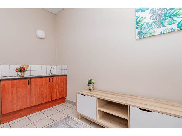 1 Bed Apartment in Booysens photo number 12