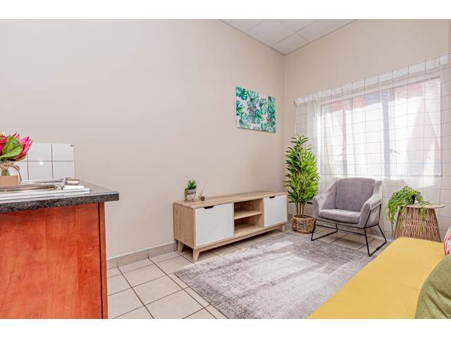 1 Bed Apartment in Booysens photo number 10