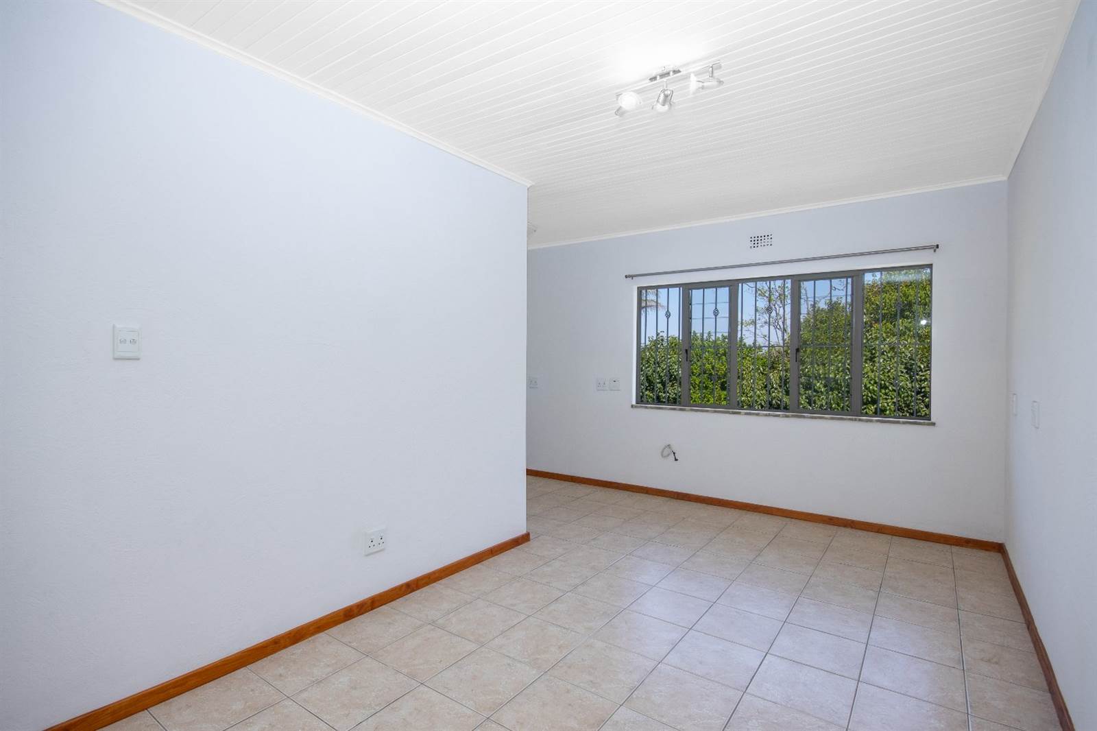 5 Bed House in Northcliff photo number 12