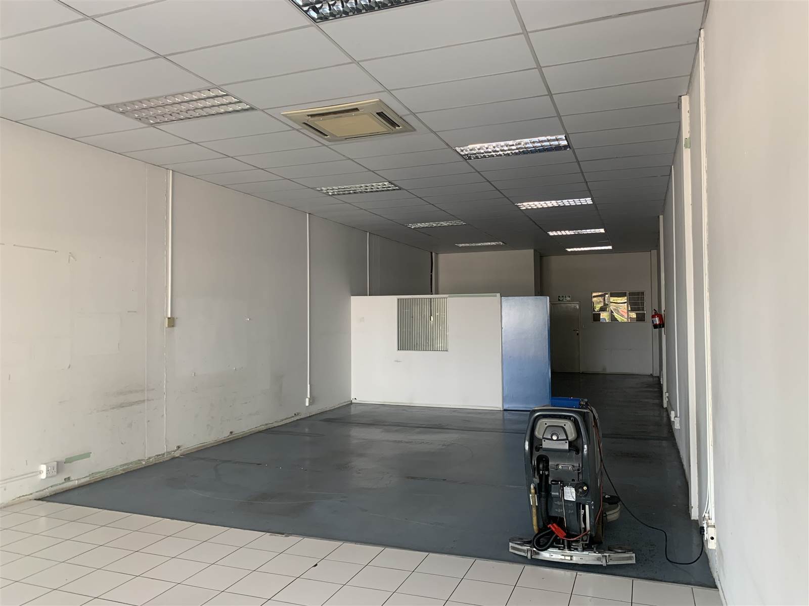 427  m² Retail Space in Halfway House photo number 2