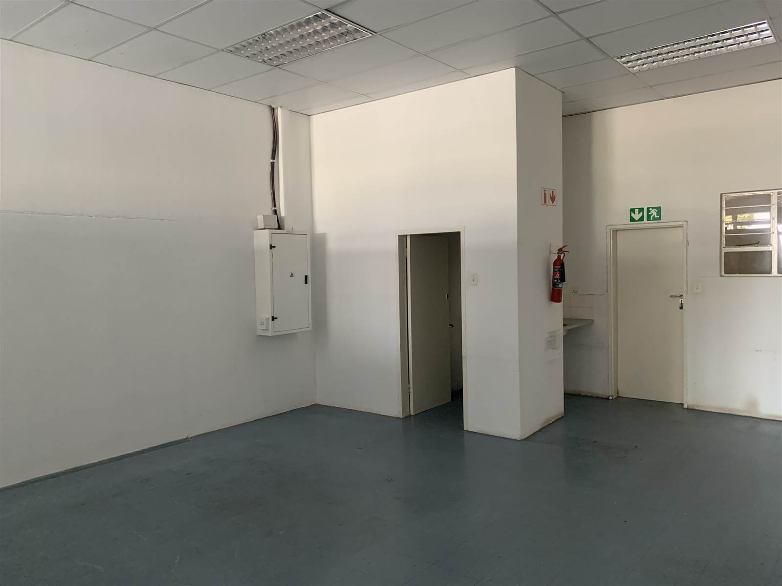 427  m² Retail Space in Halfway House photo number 3