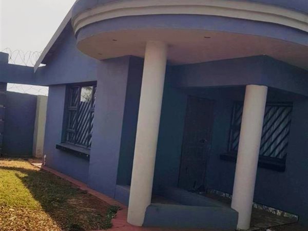 4 Bedroom House 4 Bedroom House