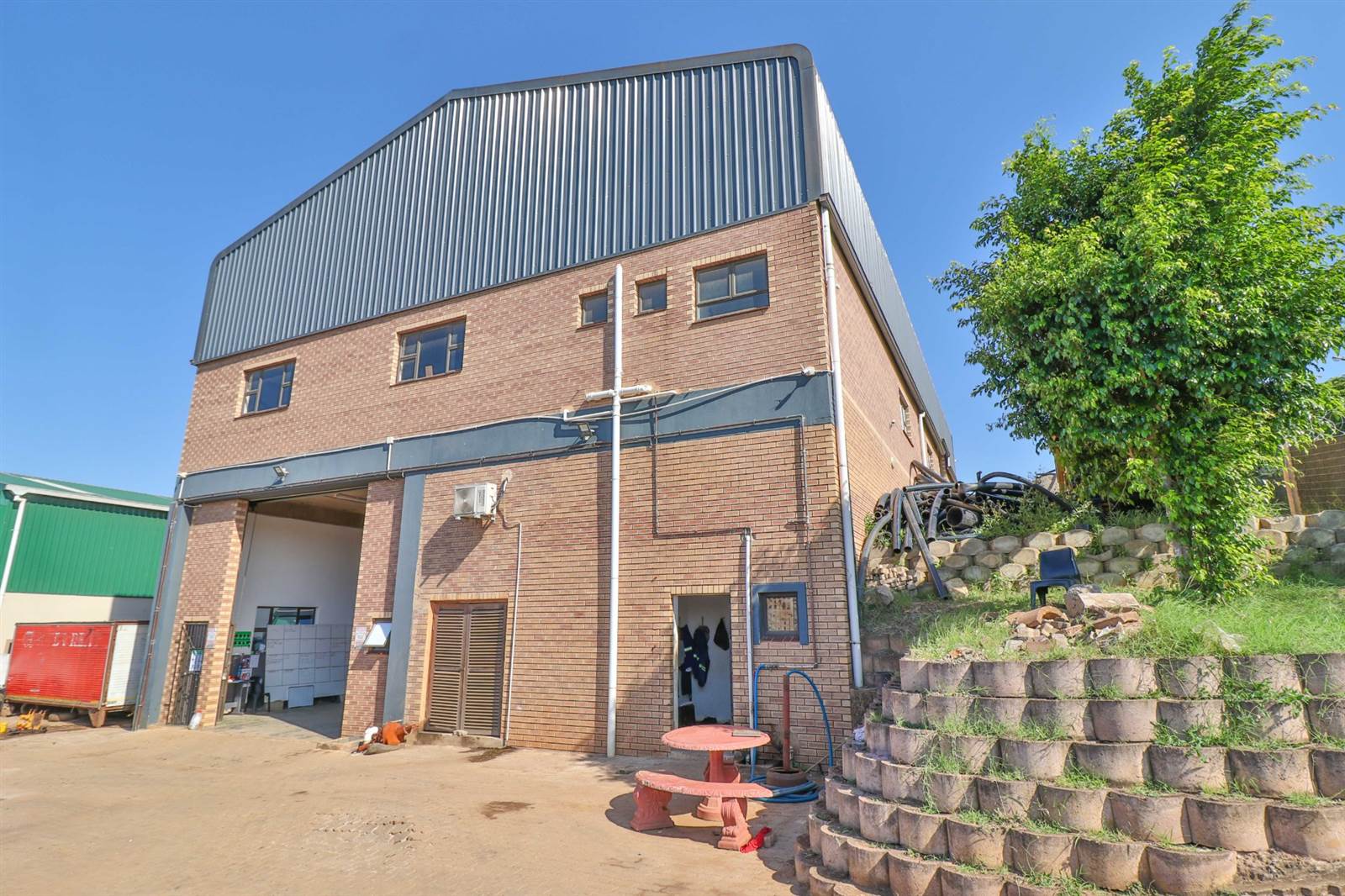 800  m² Industrial space in Verulam Central photo number 2