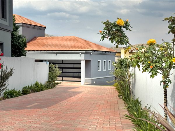 5 Bedroom House 5 Bedroom House
