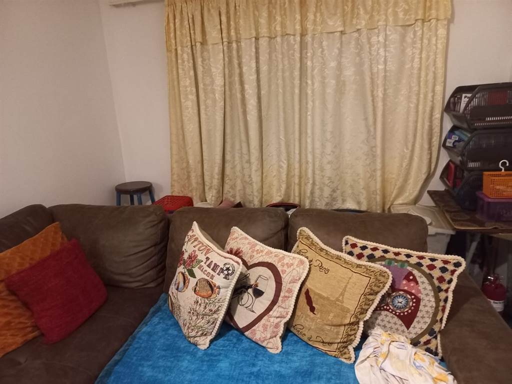 3 Bed Apartment in Empangeni Central photo number 2