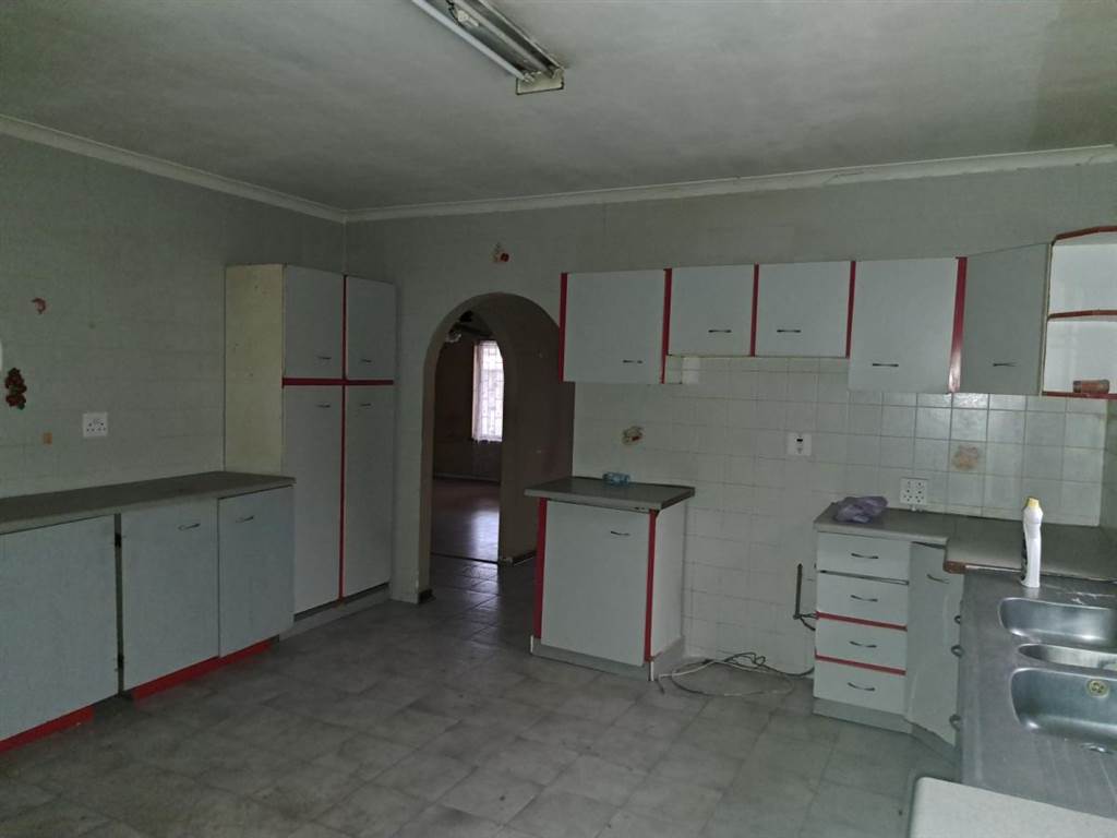 3 Bed House in Merebank East photo number 6