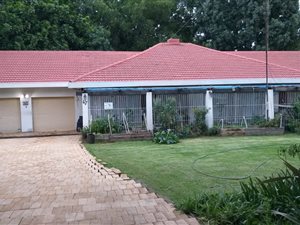 4 Bed House in Signal Hill