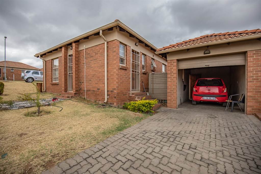 3 Bed House in Olievenhoutbosch photo number 24