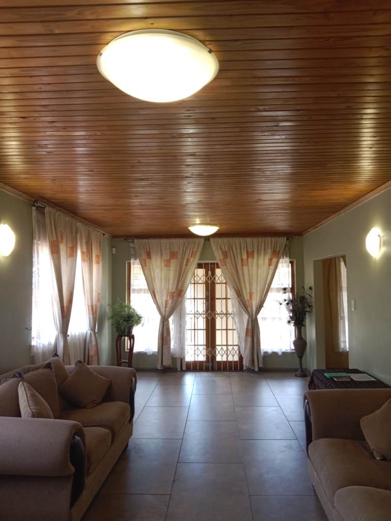 5 Bed House in Voelvlei photo number 3