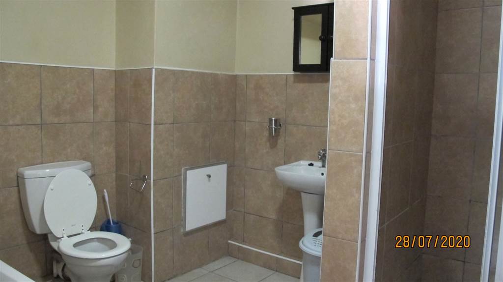 3 Bed Flat in Winklespruit photo number 14