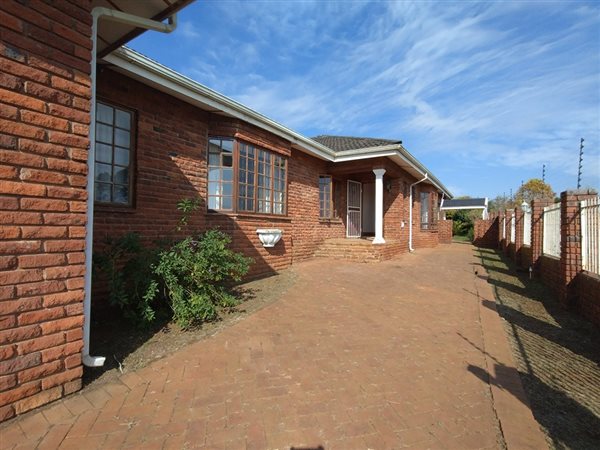4 Bed House in Howick West