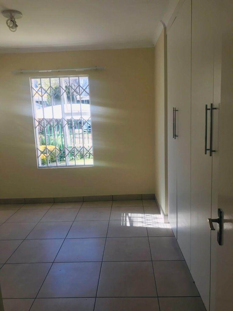 2 Bed Apartment in Northcliff photo number 16