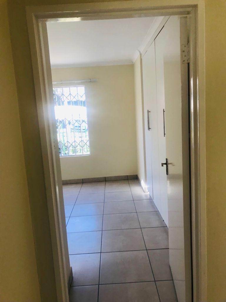 2 Bed Apartment in Northcliff photo number 12