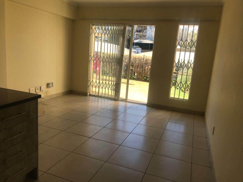 2 Bed Apartment in Northcliff photo number 13