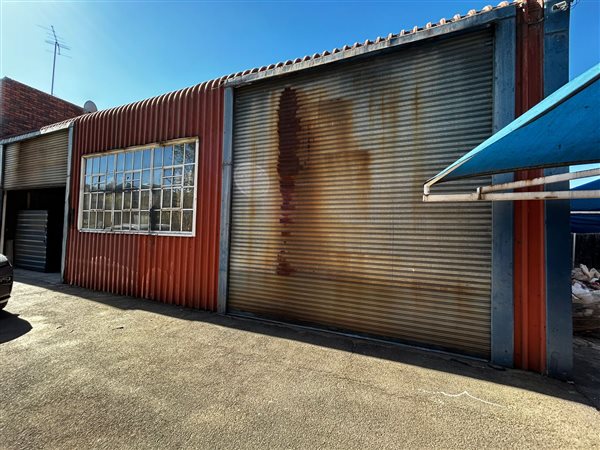600 m² Industrial space 600 m² Industrial space