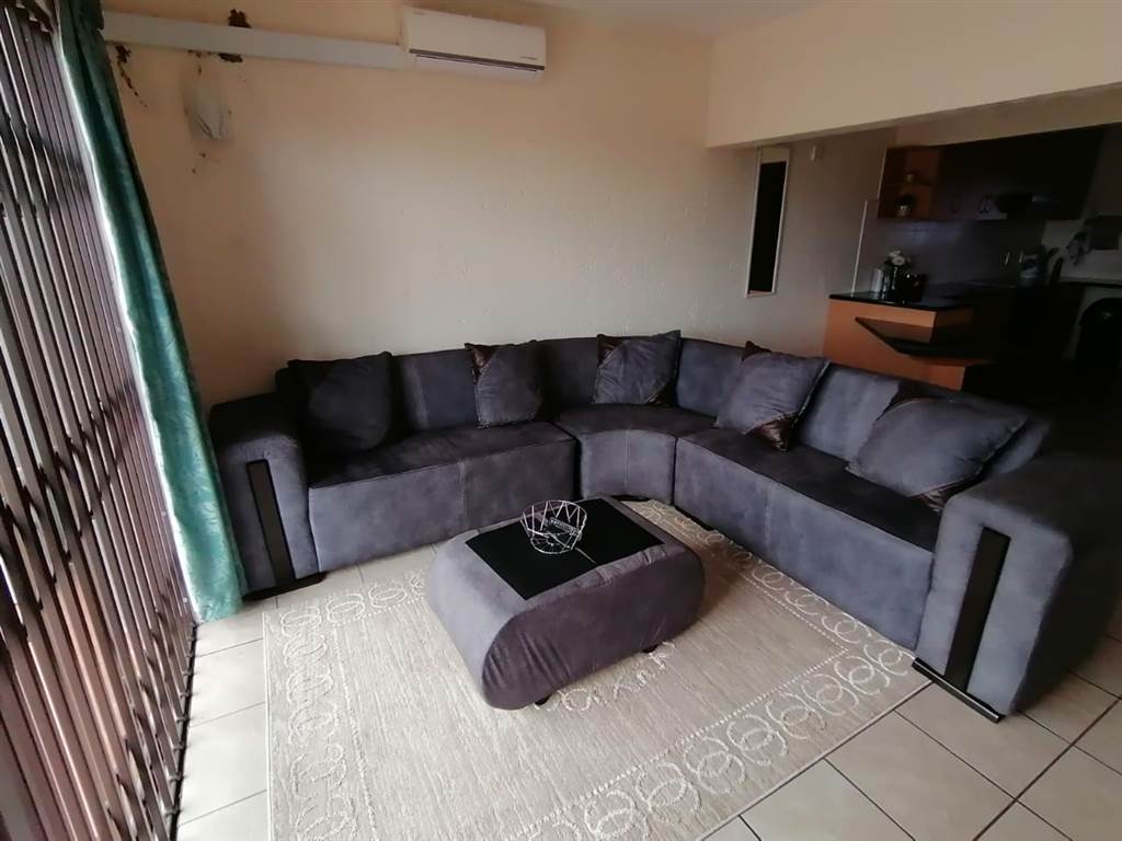 2 Bed Apartment in Uvongo photo number 1