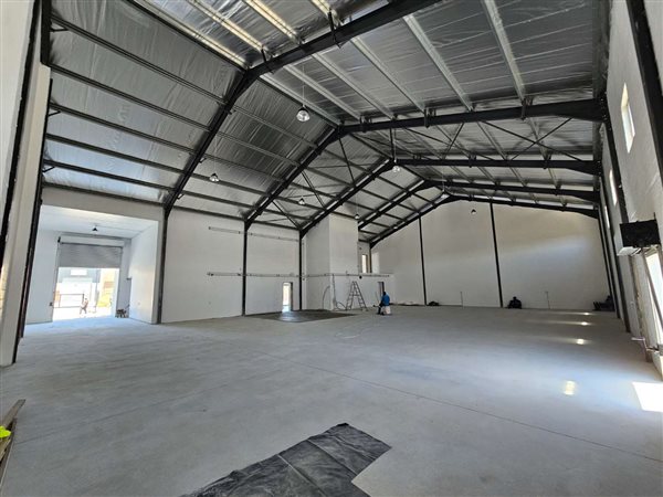 951  m² Industrial space in Fisantekraal