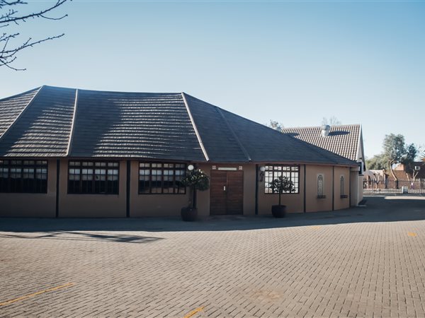 136  m² Commercial space in Trichardt