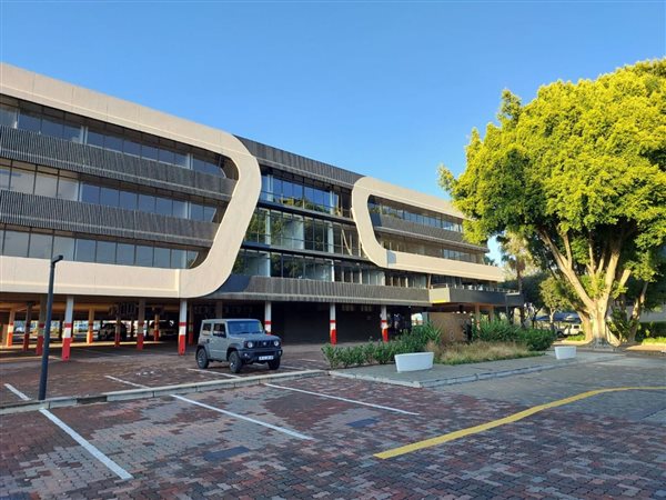 303  m² Commercial space in Cresta