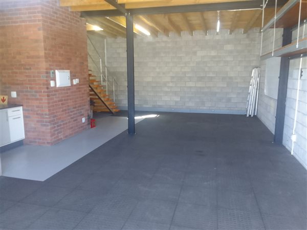 155  m² Industrial space in Fairview