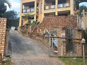 5 Bed House in Oaklands