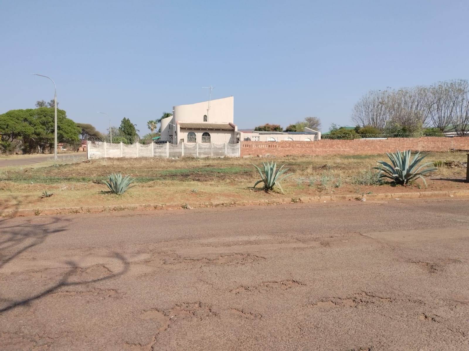 1239 m² Land available in Jinnah Park photo number 1