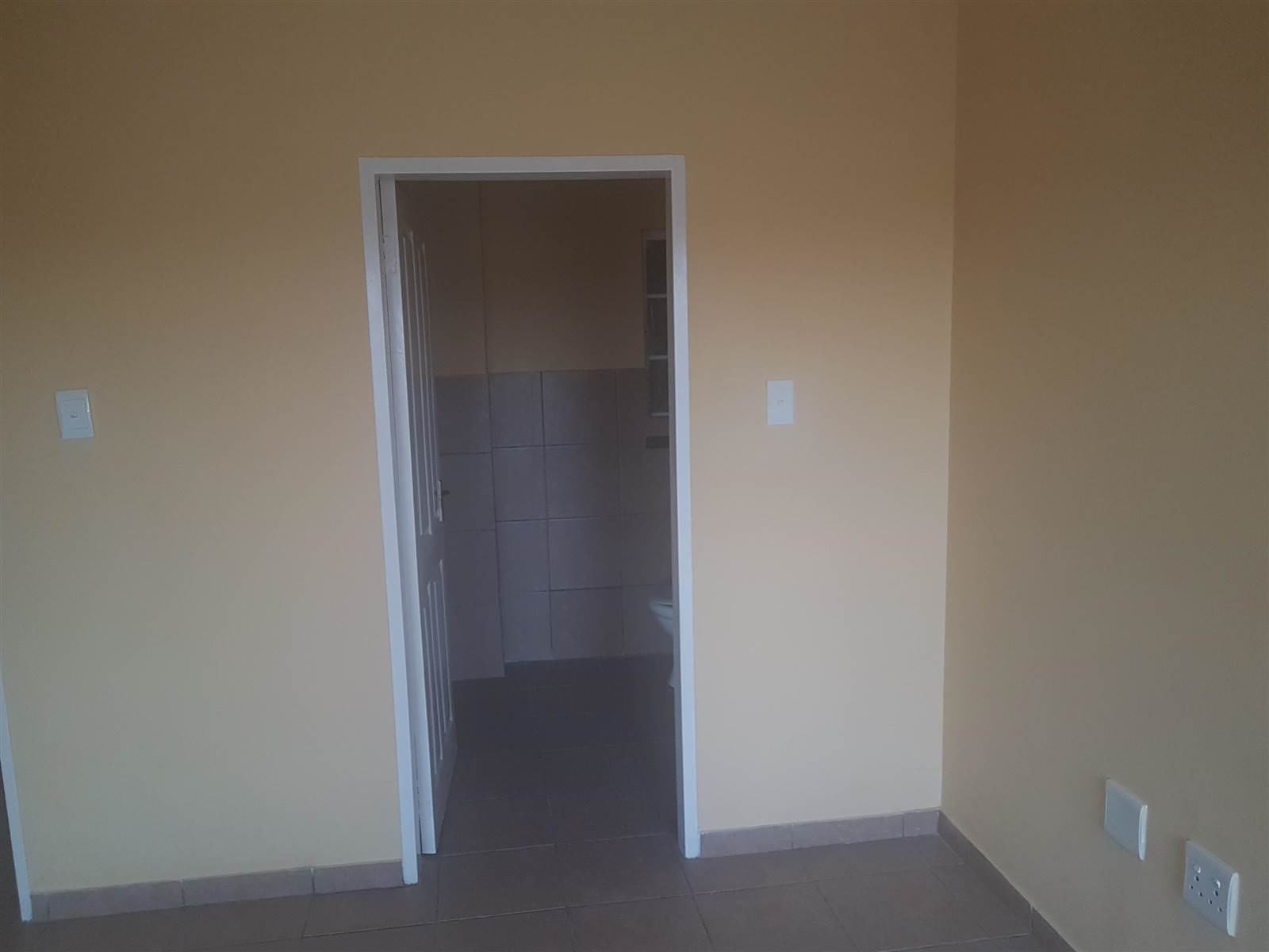 2 Bed Apartment in Brakpan North photo number 11