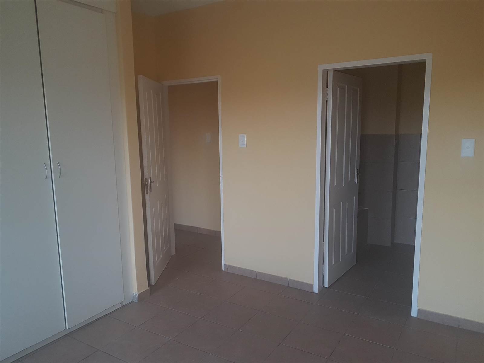 2 Bed Apartment in Brakpan North photo number 10