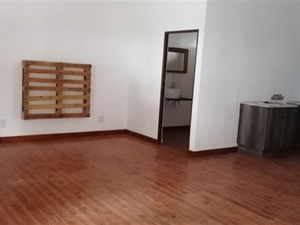 Bachelor apartment in Paarl