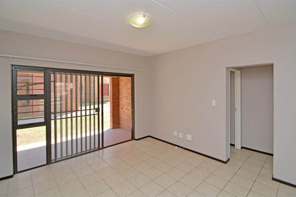2 Bed Apartment in Bergbron photo number 7