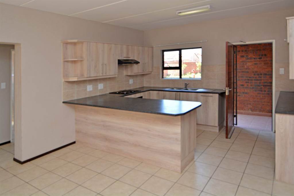 2 Bed Apartment in Bergbron photo number 11